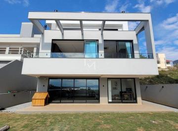 e4f4a1a5-e0c8-4c07-b8d1-eb50838525c2-17685997538287.jpg · Casa mobiliada com 3 suítes e vista para o mar em Florianópolis/SC