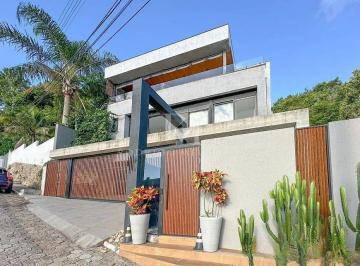 ea39225a-1a53-405c-8623-5cf3d93b1bc6-17694571803467.jpg · Casa com 3 suítes e vista mar em condomínio no Cacupé/SC
