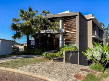 Casa · 1050m² · 4 Quartos · 10 Vagas · Casa de Altíssimo Padrão com 4 suítes no Tamboré 11 à Venda – R$ 14.990.000