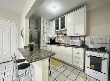 Apartamento de 2 quartos, Itapema · APARTAMENTO QUADRA MAR COM 2 QUARTOS NA MEIA PRAIA