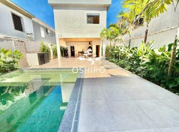 Casa · 250m² · 3 Quartos · 3 Vagas · Sobrado com 3 suítes e piscina no Embaré, em Santos