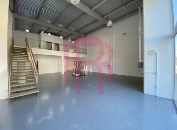 Comercial · 289m² · Galpão comercial com mezanino para locação em Camboriú.