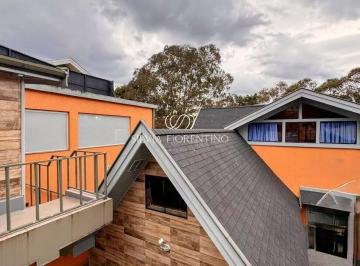 Foto 01 · Casa de luxo à venda em Campos do Jordão-SP: 4 quartos, 2 suítes, 215m², 2 vagas de garagem.
