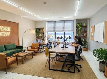whatsapp-image-2026-01-27-at-18-46-151769550419600.jpeg · Sala comercial de 50 m², reformada, em andar alto, nascente e com vista livre. Copa, banheiro, 1 vag