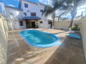 Casa · 325m² · 5 Quartos · 2 Vagas · Casa 5 dormitórios, 1 suíte, piscina e 2 vaga de garagem em Canoas.