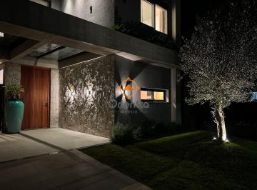 Casa · 214m² · 4 Quartos · 4 Vagas · Casa à venda - na Zona Nova