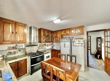 Casa · 479m² · 4 Quartos · 6 Vagas · Cond. Vila Real Moinho Velho - Rústica e autêntica, 3 dorms / 1 suíte. Casa de hóspedes .