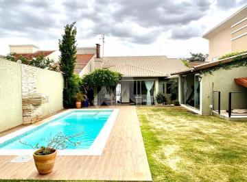 Casa · 166m² · Casa à Venda no Jardim Pancera em Toledo com Piscina Aquecida e Espaço para Academia.