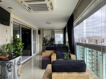 Apartamento de 3 quartos, São Paulo · Apartamento Padrão - Moema - 3 Suítes - 204m²