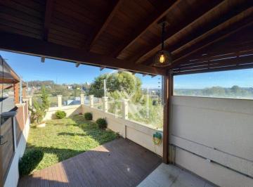 Casa · 130m² · 2 Quartos · 3 Vagas · Triplex mobiliado com pátio no Vinhedos