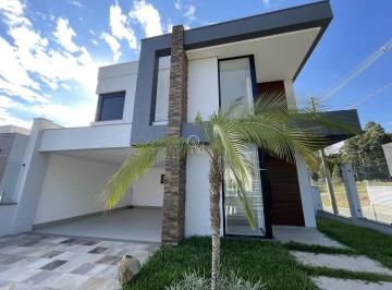 Casa · 228m² · 3 Quartos · 4 Vagas · Casa no loteamento Mountain Village