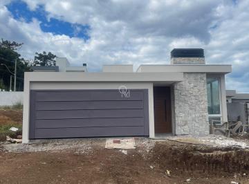 Casa · 176m² · 3 Quartos · 4 Vagas · Casa em construção no bairro Nossa Senhora da Saúde