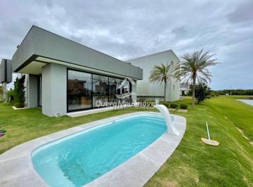 Casa · 220m² · 3 Quartos · 4 Vagas · Casa à venda - em Torres
