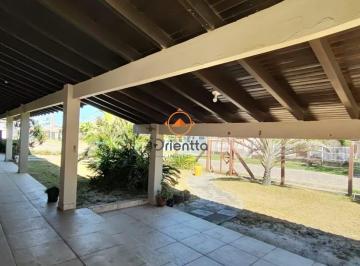 Casa · 450m² · 5 Quartos · 7 Vagas · Excelente casa a Beira Mar cinco suites