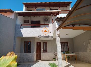 Casa · 184m² · 2 Quartos · 2 Vagas · Excelente oportunidade de adquirir um sobrado no charmoso bairro Guarujá