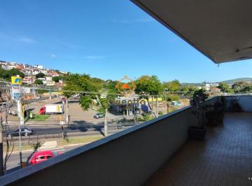 Apartamento · 251m² · 4 Quartos · Apartamento de 4 dormitórios, 2 suítes, living amplo e arejado com sacada.