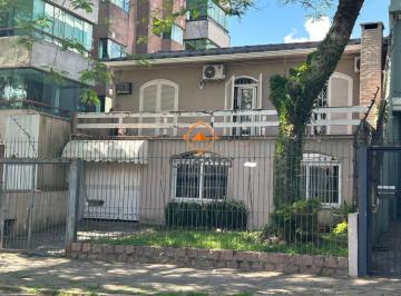 Casa · 175m² · 3 Quartos · 4 Vagas · Casa com 260m² – Excelente localização para moradia ou comércio!