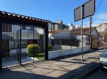 Fachada · Casa de (3)três quartos, sendo uma suíte com duas vagas de garagem.