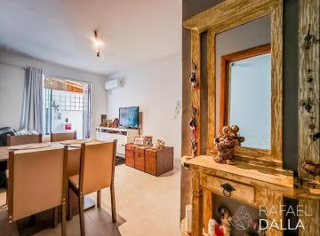 Apartamento · 41m² · 1 Quarto · Térreo reformado com pátio na João Alfredo, excelente para pets
