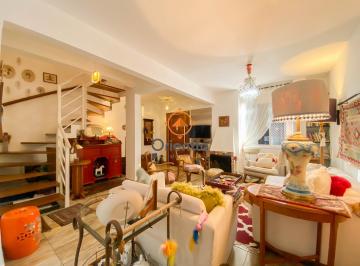 Casa · 138m² · 3 Quartos · 2 Vagas · Casa semi-mobiliada à venda em condomínio fechado com 3 dormitórios e suíte