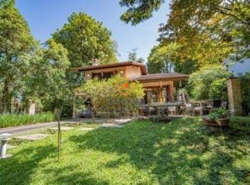 Casa · 264m² · 4 Quartos · 4 Vagas · Casa em Gramado de 4 dormitórios e 4 vagas