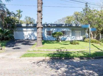 Casa · 250m² · 3 Quartos · 3 Vagas · Casa para Venda - 250m², 3 dormitórios, sendo 1 suites, 3 vagas - Tristeza