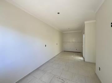 Living · Casa em condomínio com 2 dormitórios, vaga de garagem e churrasqueira na Olaria