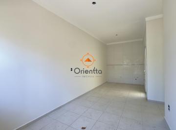 Living · Casa em condomínio com 2 dormitórios, vaga de garagem e churrasqueira na Olaria