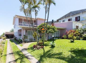 Casa · 284m² · 4 Quartos · 5 Vagas · Casa com 4 quartos, suíte, churrasqueira, lareira, garagem coberta e lindo jardi