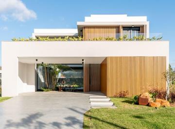 Casa · 404m² · 4 Quartos · 2 Vagas · Linda casa para comprar com 4 suites em condomínio TOP