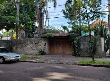 Casa · 350m² · 4 Quartos · 5 Vagas · Ampla casa com pátio Bairro Teresópolis