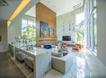 Casa · 557m² · 3 Quartos · 5 Vagas · Casa em condomínio de alto padrão em Santa Felicidade com 562m² e 3 suítes