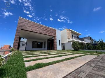 Casa · 250m² · 3 Quartos · 4 Vagas · Casa à venda e para alugar em Londrina, Conjunto Habitacional Alexandre Urbanas, com 3 quartos