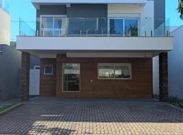 Casa · 299m² · 3 Quartos · 4 Vagas · Viva o Privilégio de Ter o Guaíba como Quintal