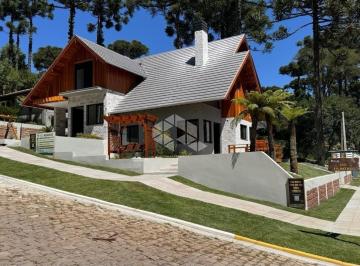 Casa · 134m² · 3 Quartos · 2 Vagas · Casa com 3 dormitórios (suítes), 133,79m2, em Canela.