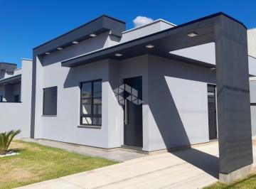 Casa · 55m² · 1 Quarto · 1 Vaga · Casa com 2 dormitórios, sendo 1 Suíte, Sala, Pátio