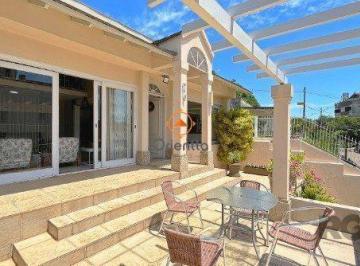 Casa · 360m² · 5 Quartos · 2 Vagas · MAGNÍFICA CASA EM LOCALIZAÇÃO PRIVILEGIADA - TRANQUILIDADE E CONFORTO