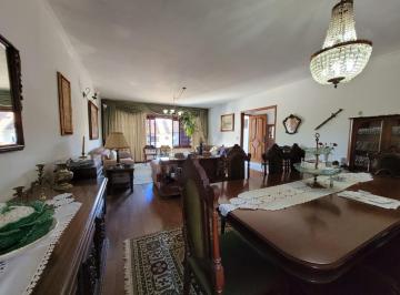 Casa · 390m² · 4 Quartos · 4 Vagas · Casa térrea com 04 quartos e com 04 vagas de garagem