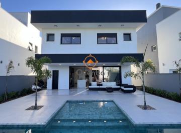 Casa · 220m² · 3 Quartos · 4 Vagas · Casa em condomínio fechado