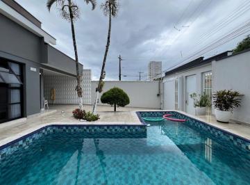 b9sgxy2oty3zjg3owm5ndjl_md · Casa Térrea com 3 Suítes e Piscina na Praia Grande!