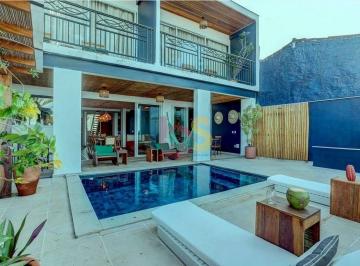 Comercial · 250m² · 8 Quartos · Vendo Prédio no Centro de Itacaré - BA