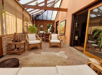 Apartamento · 500m² · 3 Quartos · 4 Vagas · Casa de Cinema na Glória, com 500m² de área privada, 3 dormitórios, piscina, horta, lareira, elevado