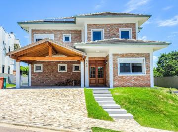Casa · 305m² · 4 Quartos · 2 Vagas · Casa mobiliada em condomínio Alphaville com 4 suítes, área verde nos fundos e piscina