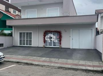 Casa · 260m² · 3 Quartos · 2 Vagas · Casa com 3 quartos/dormitórios no bairro Pagani, em Palhoça - SC