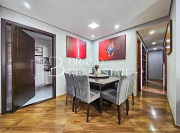 Apartamento · 95m² · 3 Quartos · 2 Vagas · Apartamento á venda em Moema, andar alto, 95m², 3 quartos, 2 suítes 2 vagas, varanda, portaria 24h.