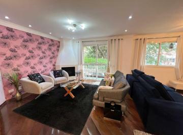 Apartamento · 129m² · 4 Quartos · 3 Vagas · Amplo imóvel em rua tranquila