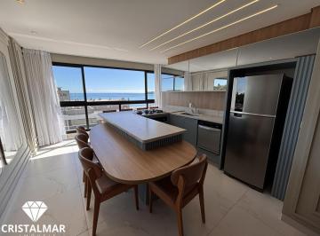 Apartamento · 92m² · 3 Quartos · 2 Vagas · Apartamento a apenas 50 metros do mar em Bombas