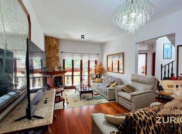 e0835e8de9a592847935c9fefa2e45e1da1cd6e6 · Apartamento com 4 dormitórios à venda, 170 m² por R$ 1.380.000,00 - Vila Jaguaribe - Campos do Jordã