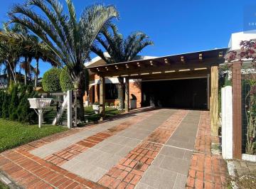 Casa · 239m² · 3 Quartos · 4 Vagas · Casa com piscina em Atlântida