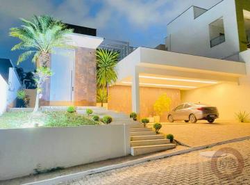 Casa · 300m² · 4 Quartos · 4 Vagas · [Endereço]